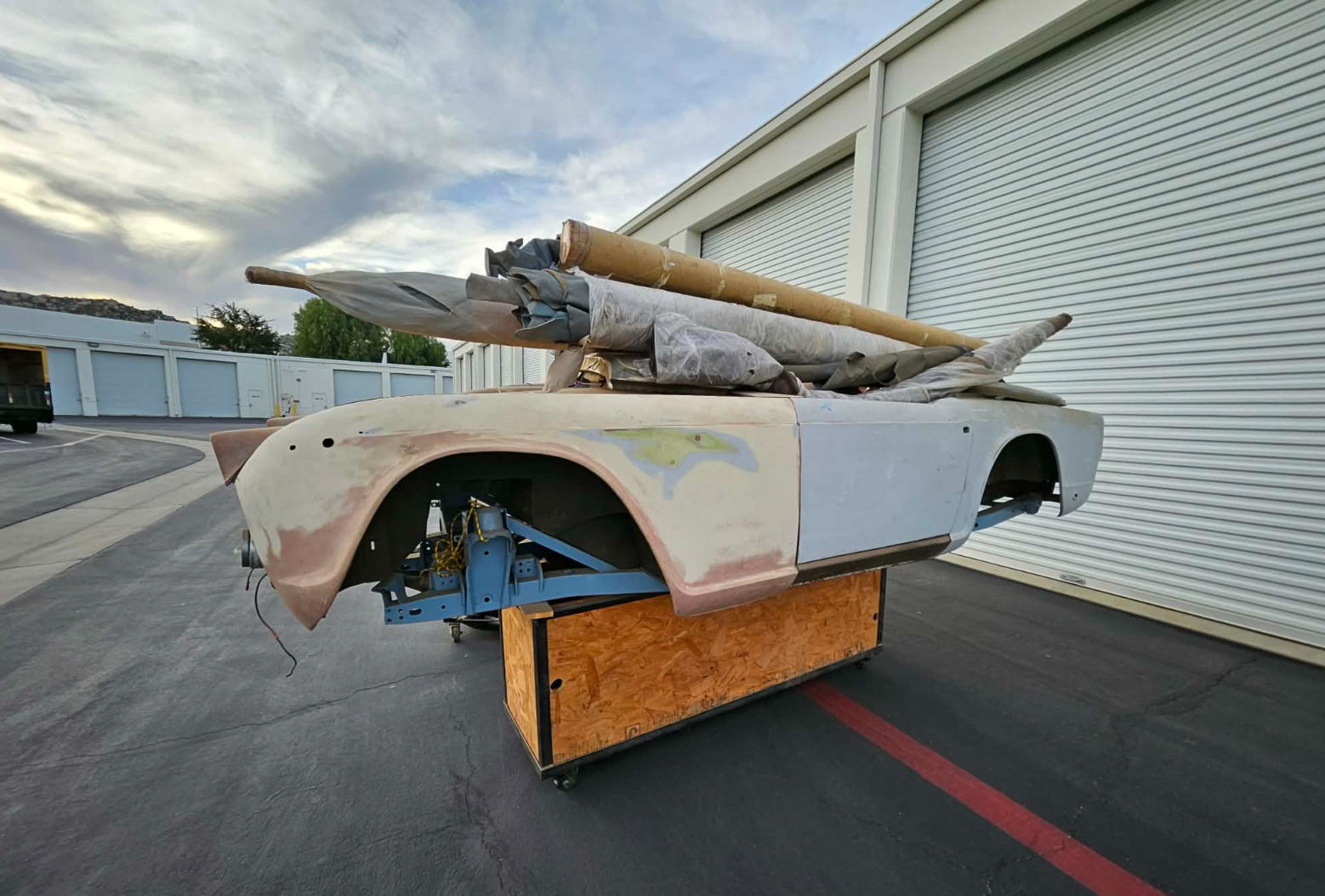 💥💥 MASSIVE TRIUMPH CAR PARTS LOT W/ TR6 PROJECT TR4 GT6 SPITFIRE DOORS FENDERS HARD PARTS INTERIOR